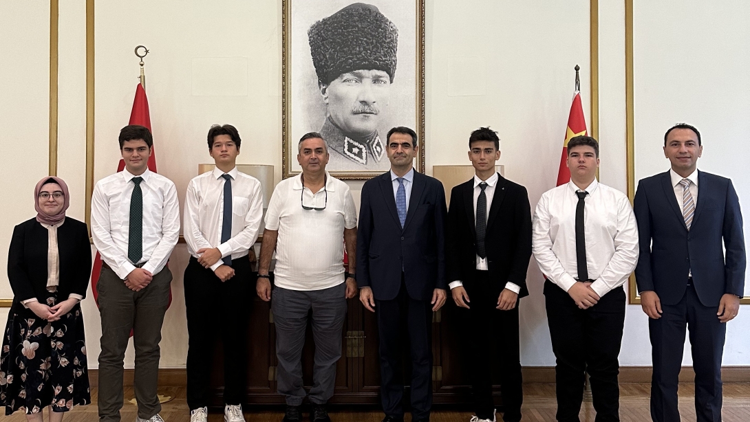 Türk Öğrencilerden Çin'de Büyük Başarı